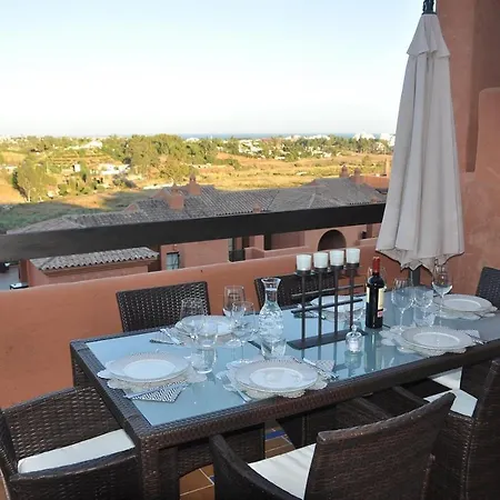 3 Bedroom Penthouse With Views *
